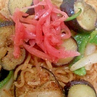 インスタントの醤油ラーメンでつくる焼きそば